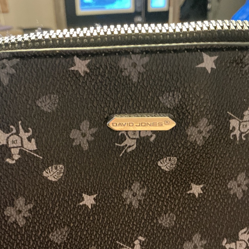 Cross body by David Jones